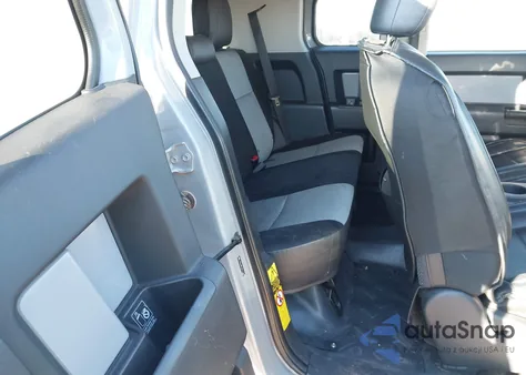 2013 Toyota Fj Cruiser z USA, uszkodzony, nr VIN JTEBU4BF2DK161400